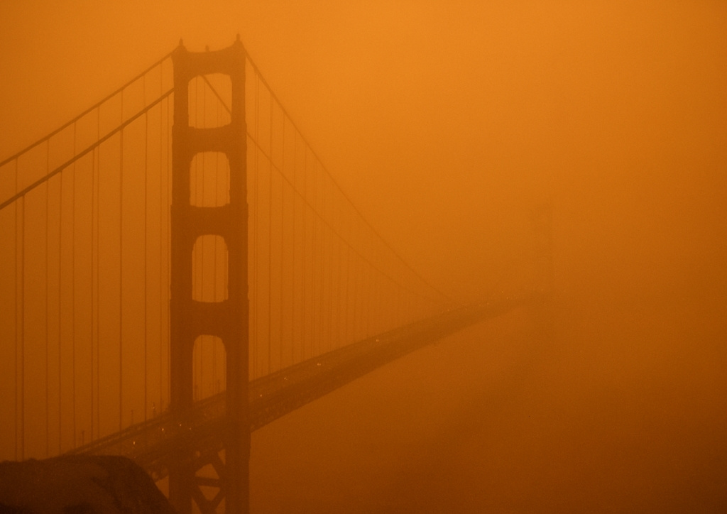 Smog affecting the golden gate bridge from a wildfire