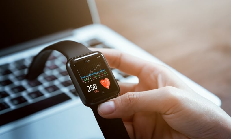 woman checking her heart rate monitor with health tracking and vo2 max